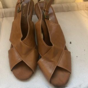 Aerosoles- Women’s Strappy Pump - Size 8.5